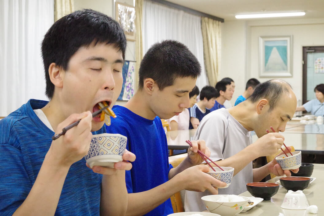 夕食18時